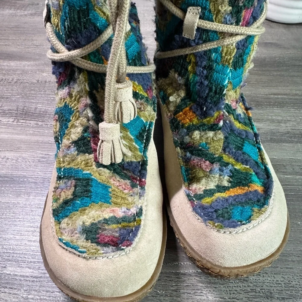 Sam Edelman Fur Lined Multi Color Woven boots size 6